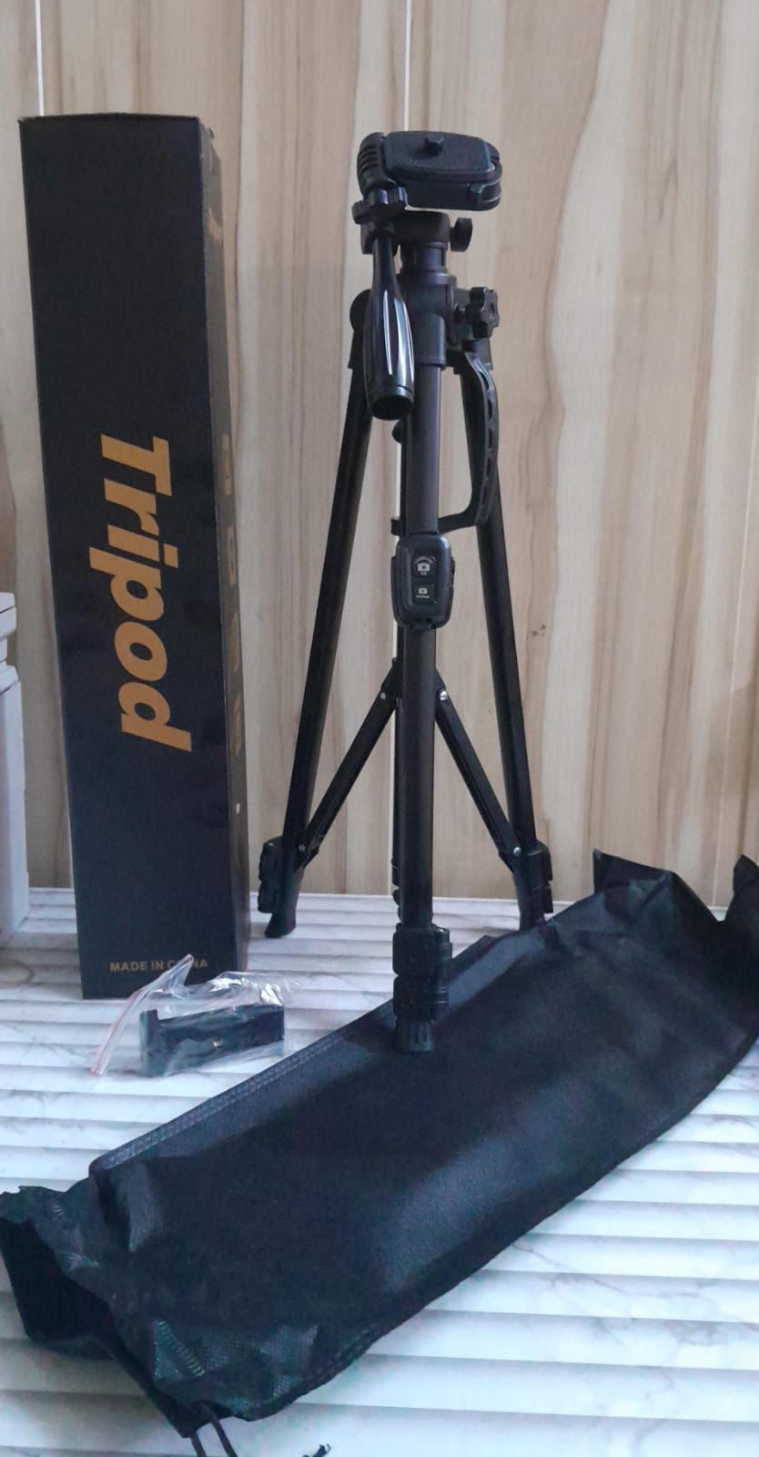 Tripod 3388 Lightweight Camera Stand Adjustable Shooting Tripod Kit Supports Up to 3kg for Mobile and Camera
